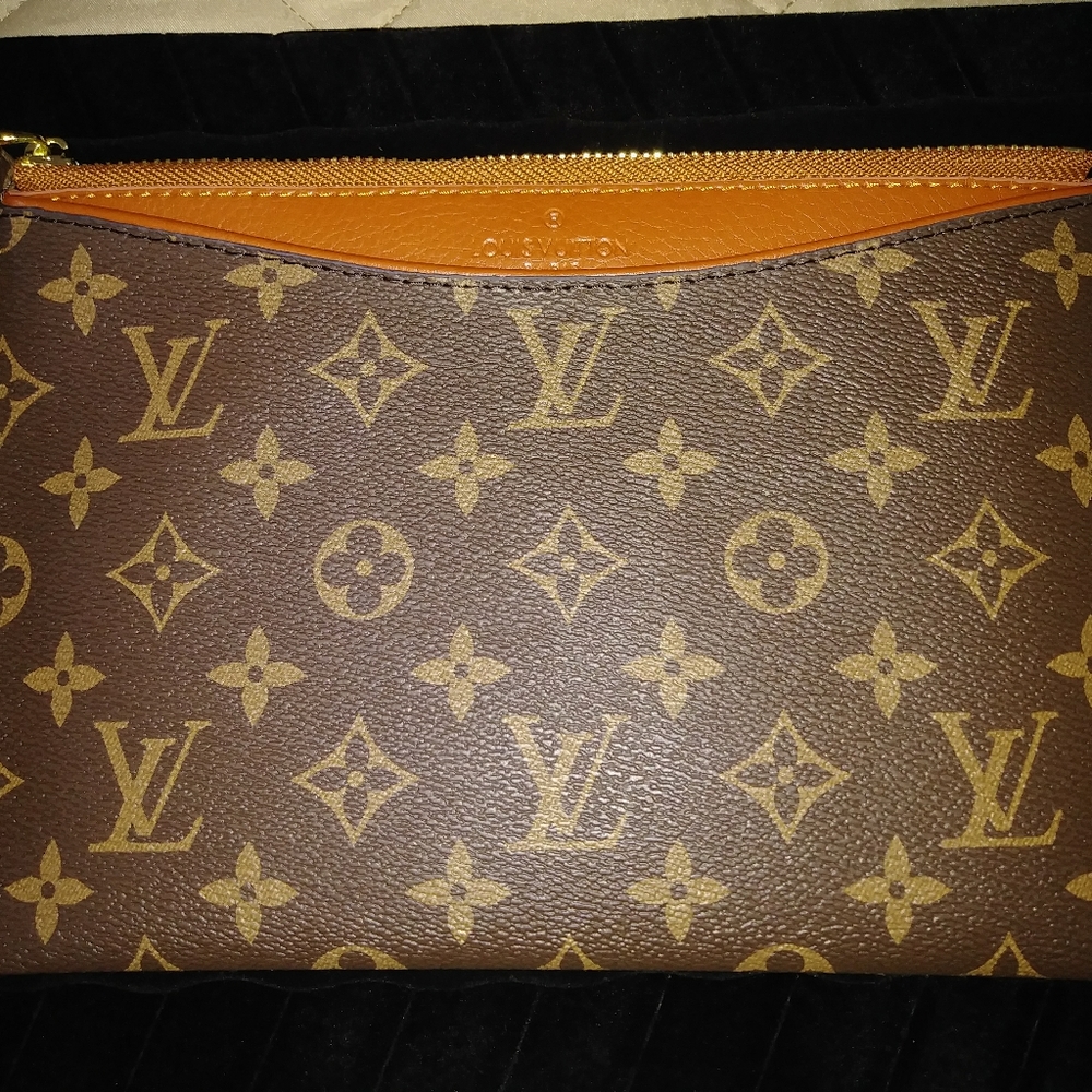 Louis vuitton daily monogram pouch pouchette